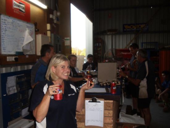 Je länger der Feierabend, desto mehr bekam ich vor die Kamera. Yulie, parts manager..