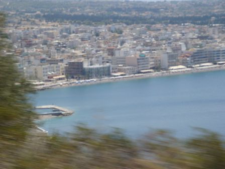 Korinth mit Badestrand von oben
