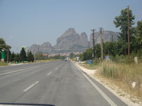 Anfahrt zu den Felsen von Meteora