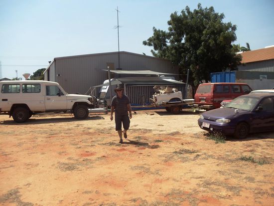 Samstag kurz vor ein Uhr. Karl holt mich zu Hause ab. Wir gehen zusammen an die Parade des Shinju Matsuri