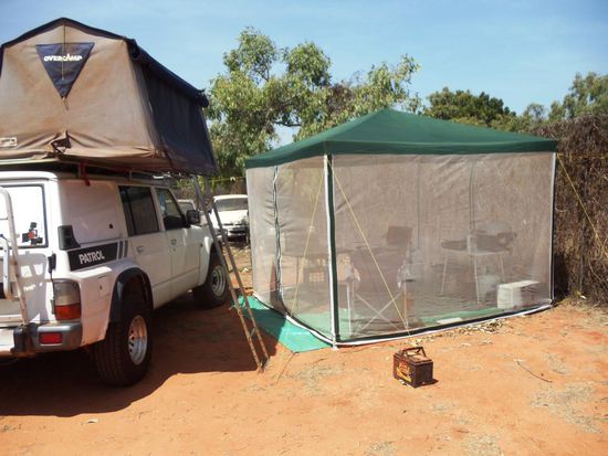 Mein Gazebo ist jetzt sturmsicher überall verankert. Leider ist mein Kühlschrank wieder ausgestiegen. Ja, irgend etwas geht immer..