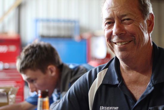 Karl, und im Hintergrund ist...