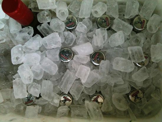 ...ALLES bereit stellten. Gekühlte Getränke und..