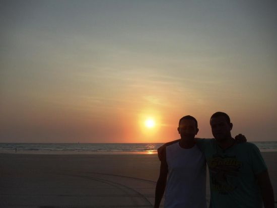 Noch ein gemeinsames Sunset Foto und dann gehts ab ins Meer