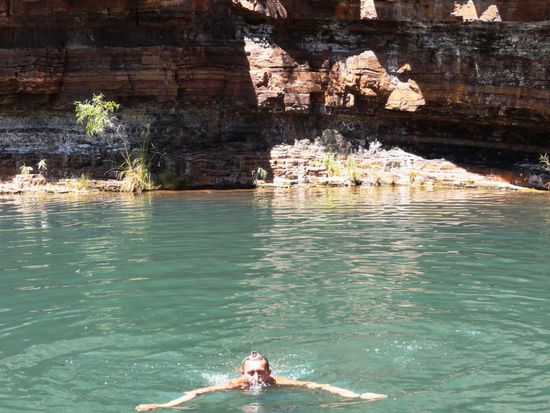 Auch Crocodile Dundee nimmt ein Bad