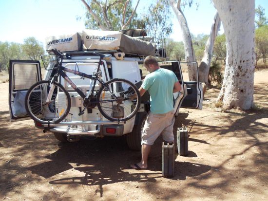 Zwischen Tom Price und Carnarvon wurden die letzten sechzig Liter Diesel eingefüllt.