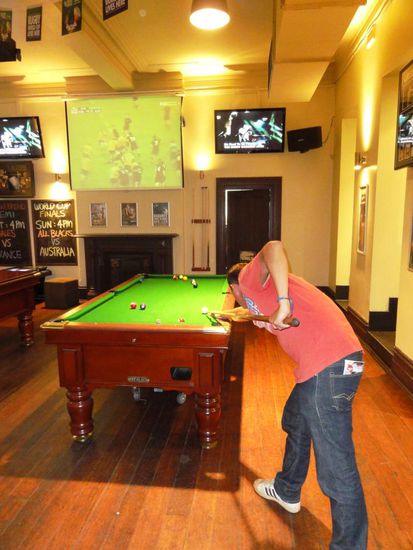 In Northbridge im Monky Brass Hotel genossen wir den Abend bei Rugby schauen und Billard spielen