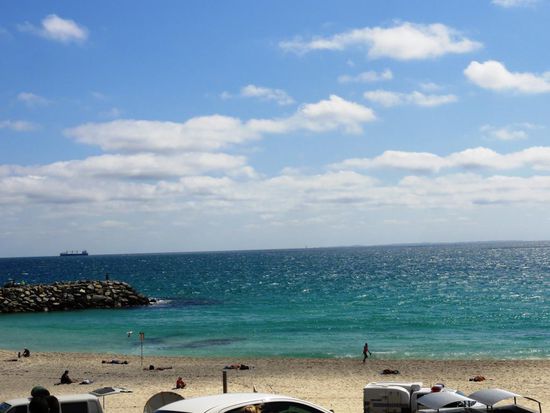 Spaziergang am Cottesloe Beach, wo am Tag zuvor ein Hai einen Schwimmer angegriffen hat.