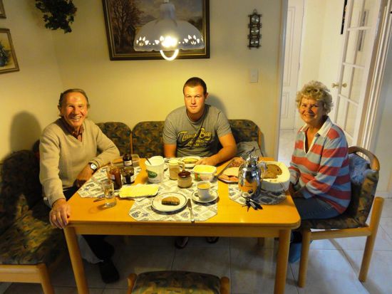 Abschiedsfoto der Beiwinkels mit unserem letzten reichhaltigem Frühstück