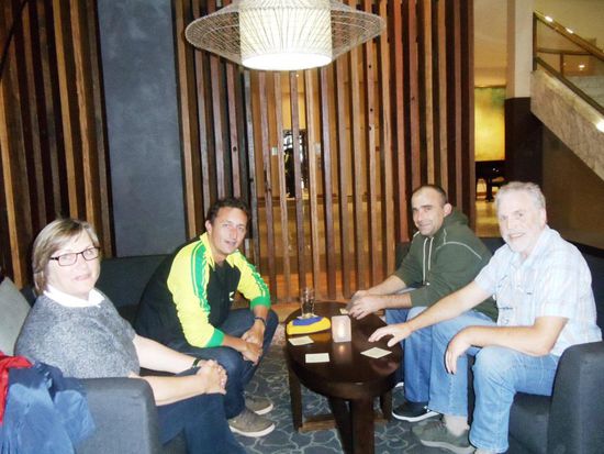 Treffen in Manly mit Ueli und Uta. Danke für den schönen Abend und weiterhin viel Spass am Reisen.."Danke, dass Du das Mail geschrieben hast"..