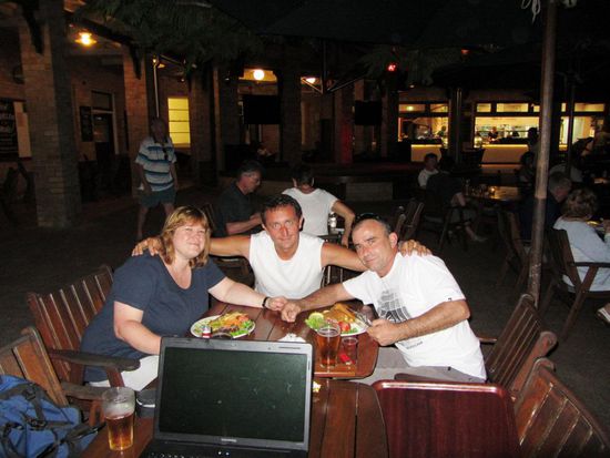 Uns gefällt's und heute checken wir mal das lokale Pub....Tschüss in die Schweiz und der Sommer ist definitiv hier angekommen - Heinz &amp; Bea auch....!!!