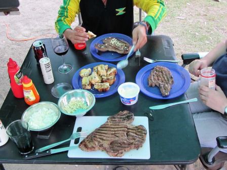..mit den grössten Steaks, welche gerade noch auf dem Grill Platz hatten