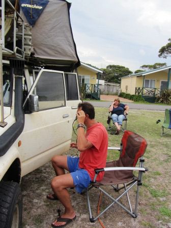 In Hawks Nest fanden wir einen wunderschönen Campingplatz am Meer und ich konnte mich meinen Haaren widmen - mit lustigen Zuschauer