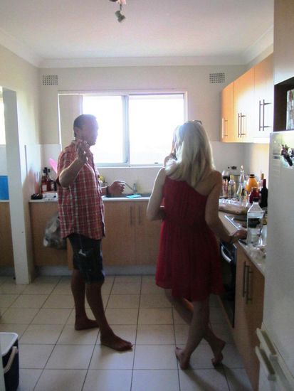 Letzte Instruktionen an Sara und Carla in der Küche betreffend dem exakten Ablauf..