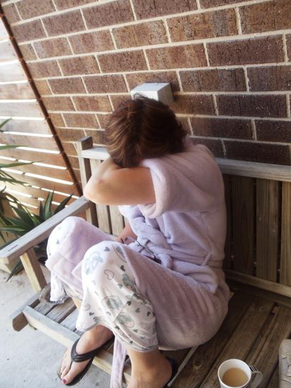 Wenn man sich so ziert, kommt man auch auf die Website. Das ist Sandra, die Schwester von Lisa. Scheu, he?