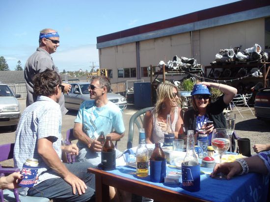 Im Hintergrund sieht man die alten Automatischen Getriebe, welche Ross zur Ausbildung der Mechaniker benötigt.