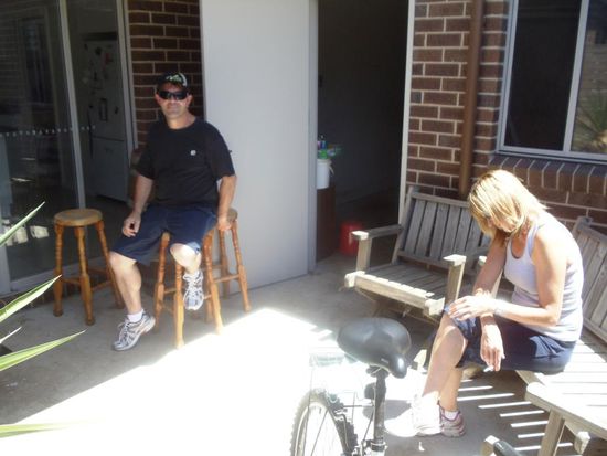 Ross und Lisa am nächsten Tag zu Hause vor ihrem täglichen Walking.