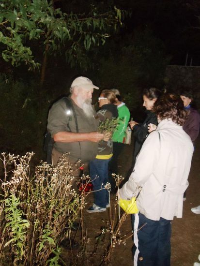 ..mit dem bärtigen John, welcher uns hier ein paar Blätter zum Essen gibt.