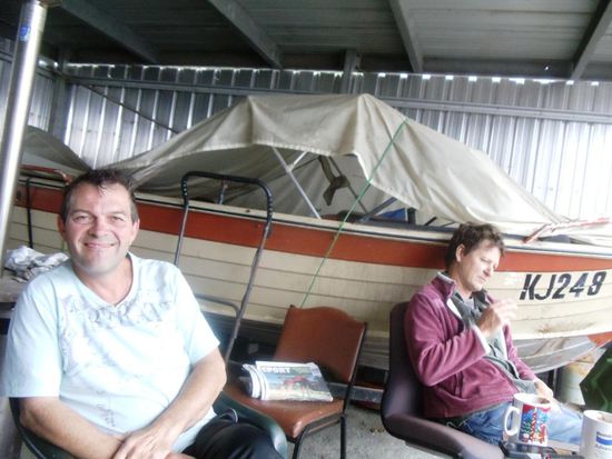 Am nächsten Morgen nach dem Fondue Plausch besuchte ich Ross und Paul. Sie sehen noch ein wenig müde aus. Der Kirsch hat seine Spuren hinterlassen, oder??