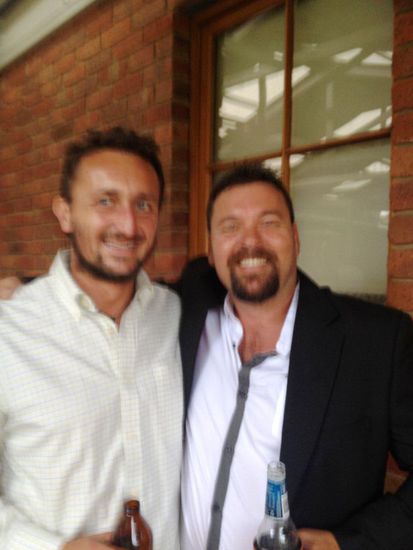 Jacko, der Mann der Brautjungfer Yvonne. Ich trage das Hemd von Ross, die Schuhe von Paul und Paul's Jacket habe ich bereits jemandem gegeben, der kalt hatte.