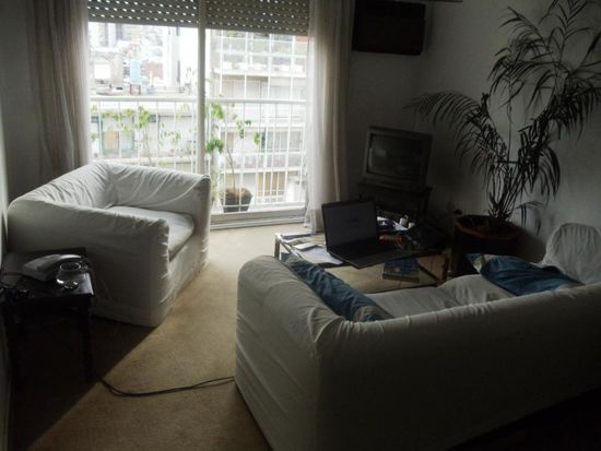 Unsere gemütliche Couch. Sehr beliebt und umkämpft...!!