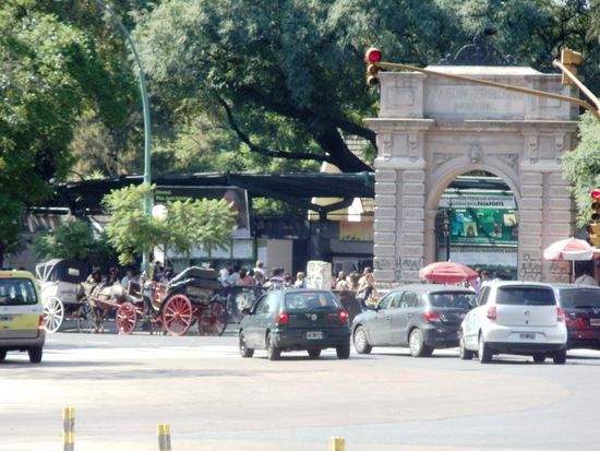 Plaza Italia an einem Sonntag