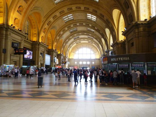 Bahnhof Constitucion. Von hier fahre ich am 23. März nach Mar del Plata