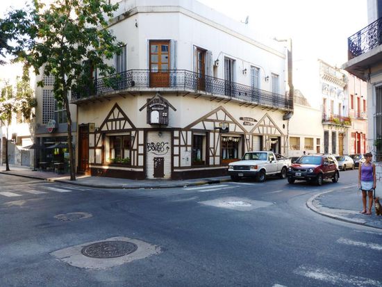 Auf dem Weg vom Bahnhof nach San Telmo fotografierte Mike noch ein Restaurant aus seinem Heimatland...Das Untertürkheim Bierhaus..na ja