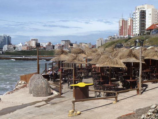 Schön ist es trotzdem hier und ganz ausgestorben ist's ja auch nicht. Hier sitzen ja zwei