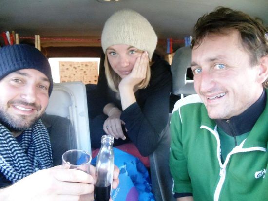 Picknick mit aufwärmendem Trunk am Gletscher; Natürlich im Haus Nissan Patrol