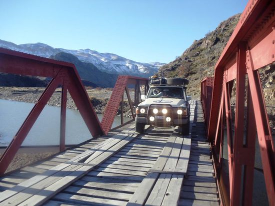 Diese Brücke hält sechs Tonnen. Hat knapp gereicht mit meinen zwei zusätzlichen Insassen