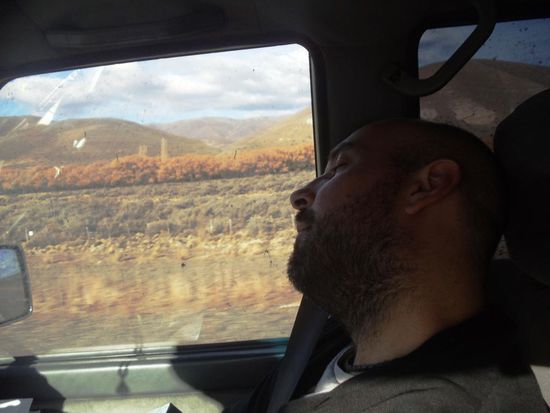 Schläft sich gut auf dem Beifahrersitz, isn't, Paul???