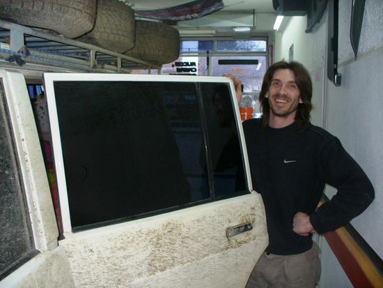 Gerardo Di Donato verdunkelte in Bariloche meine neuen Fensterscheiben - umsonst. Gracias Gerardo tambien para el mate