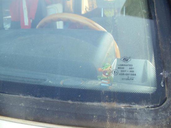 Seit Tigre sitzt der Glücksbringer von Fernando bei mir und dem Nissan Patrol in der Ersten Reihe. Gracias Fernando and I hope you can "see" how the traveling is going