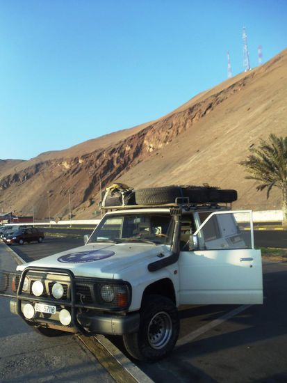 Parkplatz direkt vor dem Strand in Arica