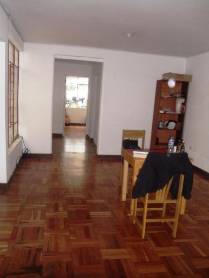 So richtig viele Möbel befinden sich nicht im Wohnzimmer - aber mir gefällt es hier