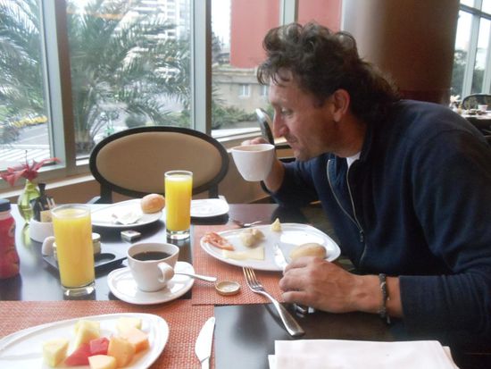 Das sagenumwobene, unglaublich gute Frühstück morgens um zehn Uhr im Hotel Marriott..mit Sturmfrisur