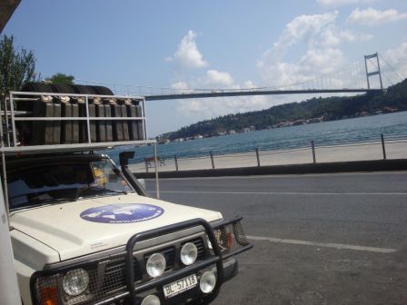 Eine der beiden Brücken über den Bosporus. Hier nahmen wir ein Frühstück mit Blick auf Asien.