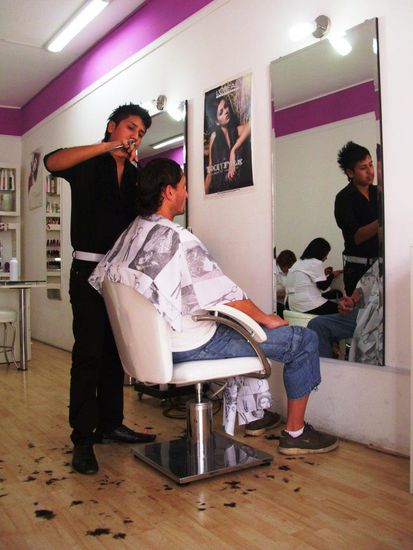 Sieht doch noch nett aus, dieser Frisör, oder???