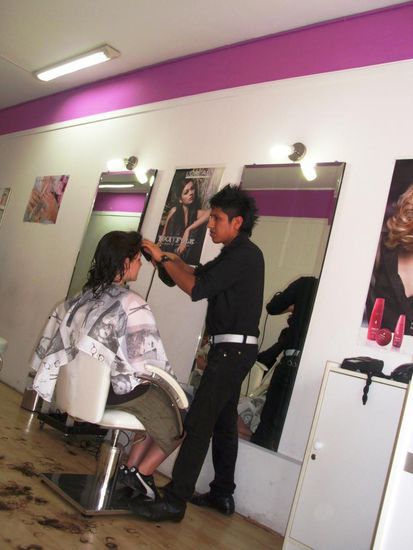 Auch Donata kommt unter die Schere