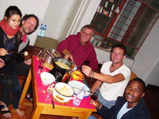 Käse Fondue Abend in Valentinos Wohnung mit Abraham, mir, Willi, Valentino und Valerie (von re. nach li.)