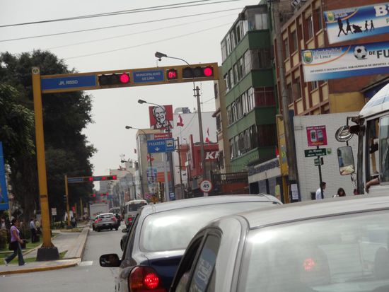 Raus aus dem dichten Verkehr von Lima...