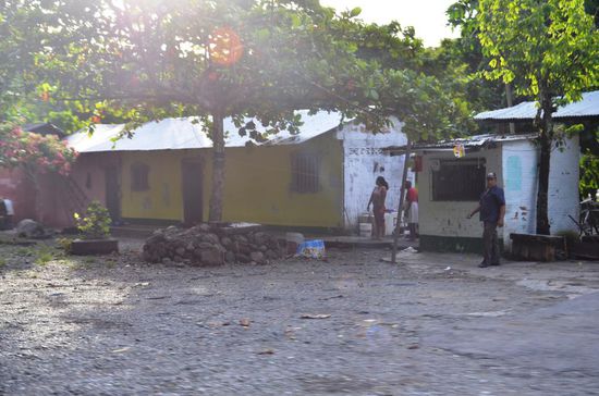 Während ich fahre, fotografiert Moritz die Umgebung. Schön, wieder einmal einen Beifahrer zu haben