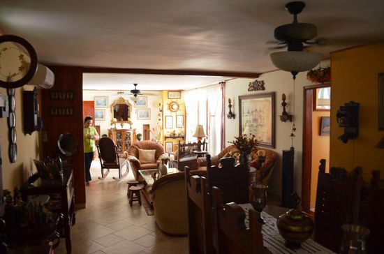 Wohnstube mit Mauricios Frau Clara