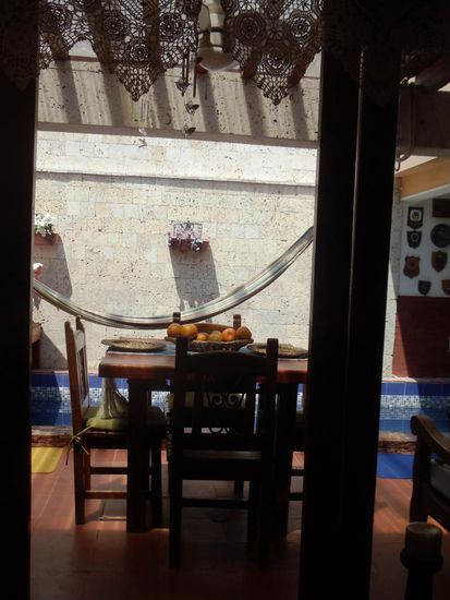 Sitzplatz mit Pool hat's auch noch