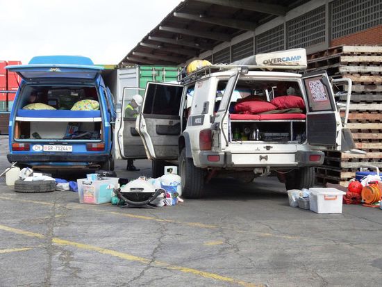 Auslegeordnung und bereit für die Polizei- und Zollkontrolle