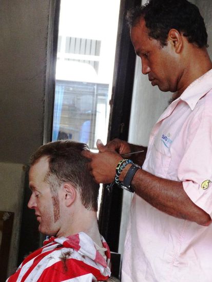 Haare schneiden bei meinem Coiffeur. Schick ist's geworden, Fabian