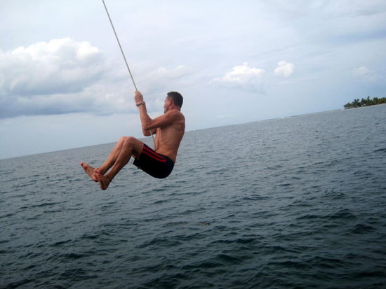 ..macht Riesenspass, das Segelboot-Springen