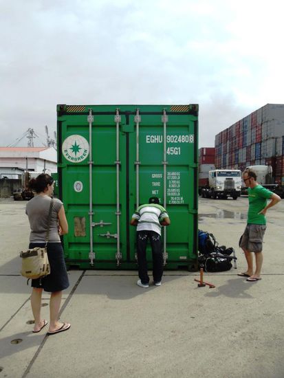 Das Siegel wird aufgebrochen und...