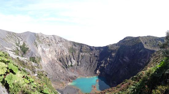300 Meter tief und einen Durchmesser von über einem Kilometer